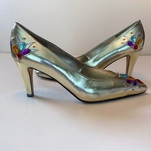 NWOT J.Renee Pumps embellished with multi colored stones.